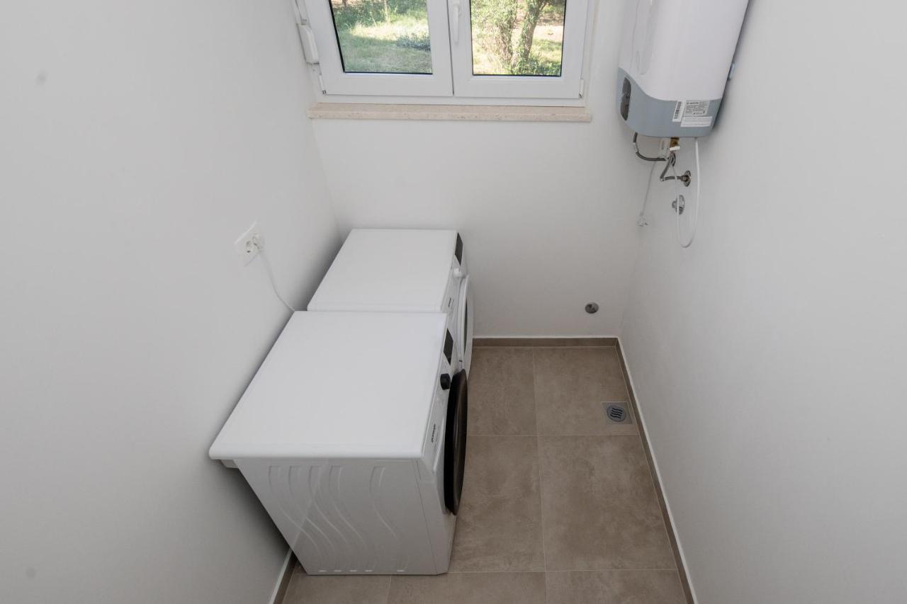 Peaceful Haven Near The Sea-Apartments Torlak Rab Banjol Екстер'єр фото