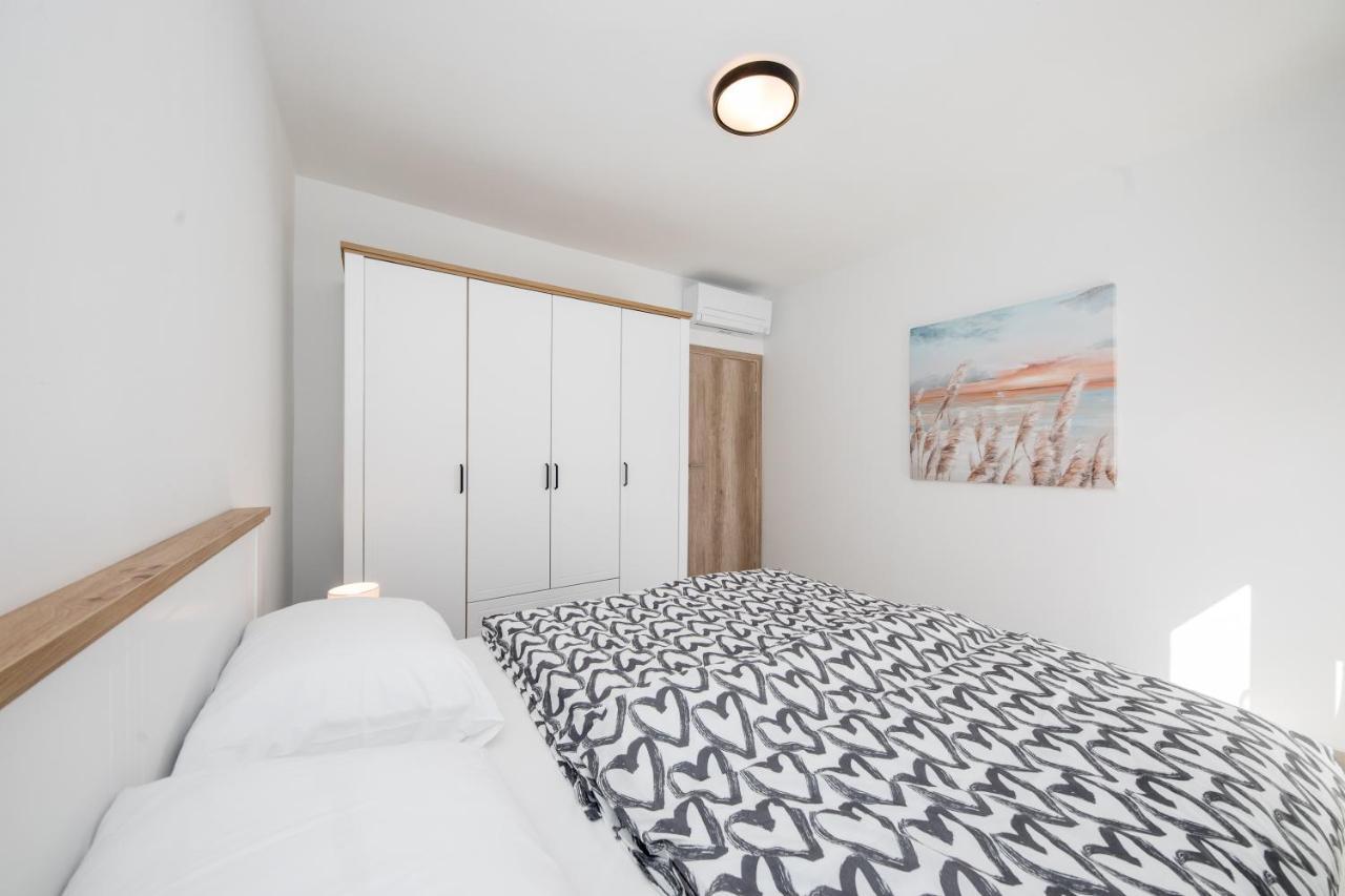 Peaceful Haven Near The Sea-Apartments Torlak Rab Banjol Екстер'єр фото